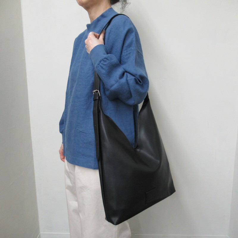 Legato Largo  ＶシェイプＡ4ショルダー/BK